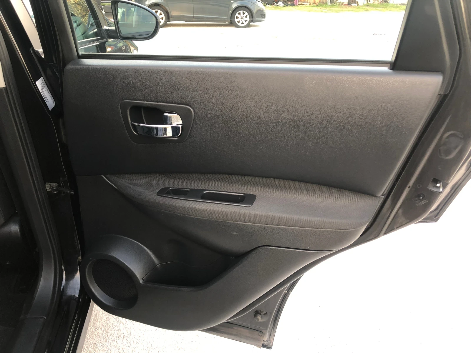 Nissan Qashqai 1.6, снимка 14 - Автомобили и джипове - 54621447