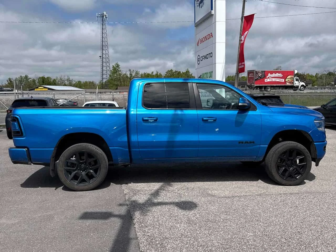 Dodge RAM 1500 * Sport * CARFAX * БЕЗ ПЪРВОНАЧАЛНА ВНОСКА, снимка 3 - Автомобили и джипове - 54676198