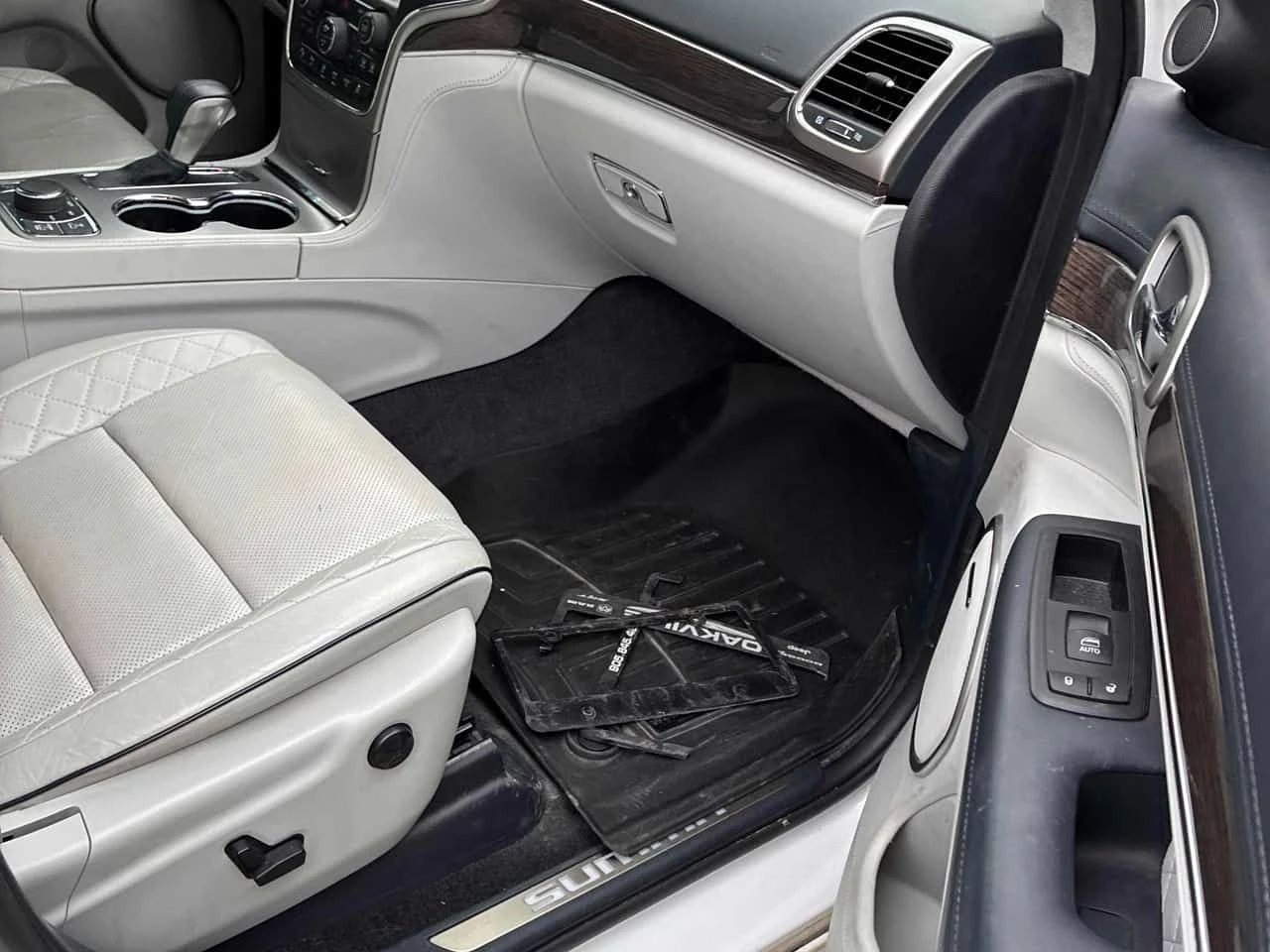 Jeep Grand cherokee SUMMIT * ДИСТРОНИК* ОБДУХВАНЕ* ДВА ЧИФТА ГУМИ/ДЖАН, снимка 14 - Автомобили и джипове - 54680693