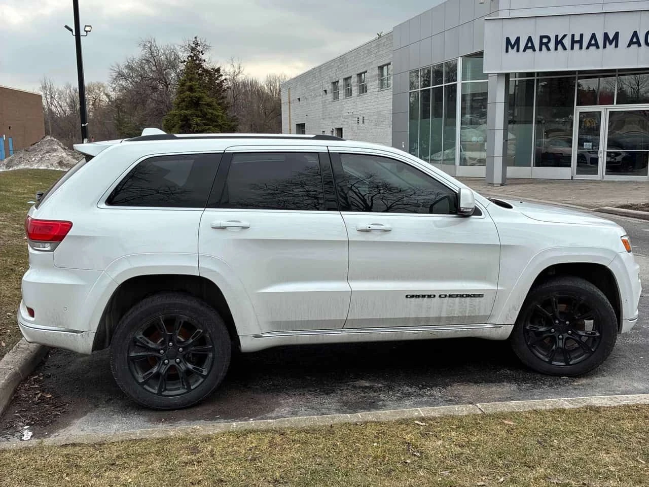 Jeep Grand cherokee SUMMIT * ДИСТРОНИК* ОБДУХВАНЕ* ДВА ЧИФТА ГУМИ/ДЖАН, снимка 4 - Автомобили и джипове - 54680693