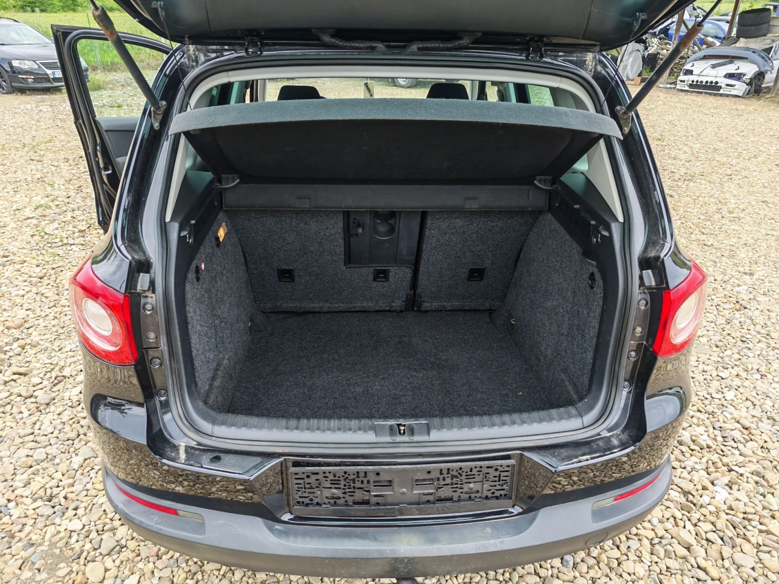 VW Tiguan 2.0 TDI 140к.с., снимка 16 - Автомобили и джипове - 54739304