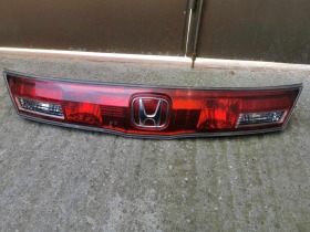 Стоп заден капак Honda Civic VIII хечбек (2005-2011г.) задна емблема Хонда Сивик, снимка 2 - Части - 45063373
