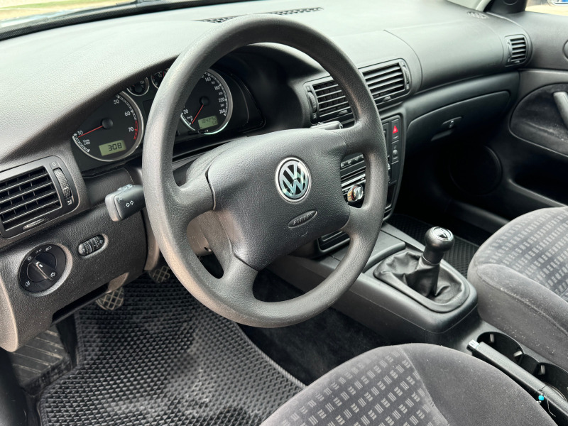 VW Passat 1.6i Климатроник, Подгрев, Люк, снимка 10 - Автомобили и джипове - 46471517