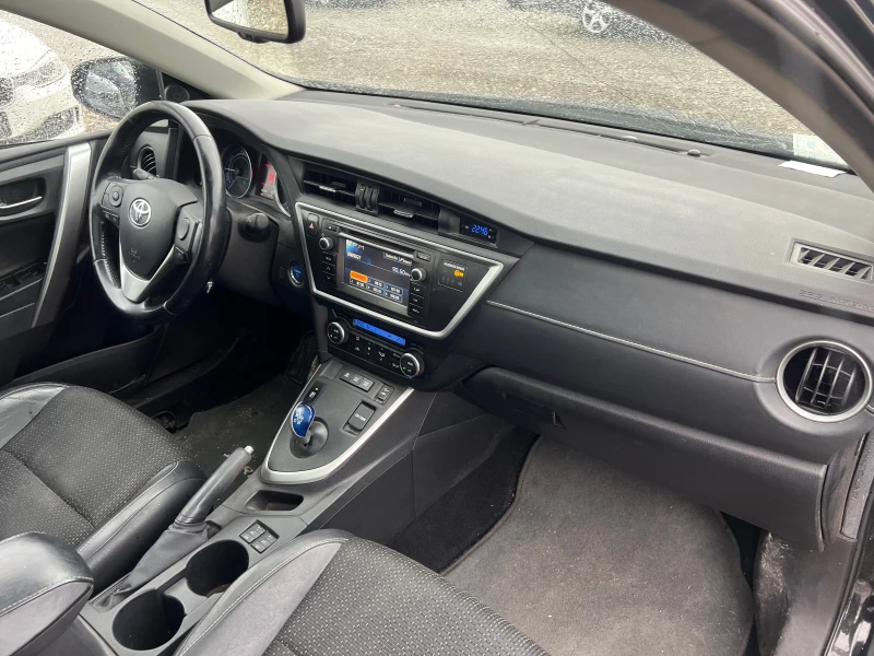 Toyota Auris 1.8 HYBRID, снимка 15 - Автомобили и джипове - 49165093