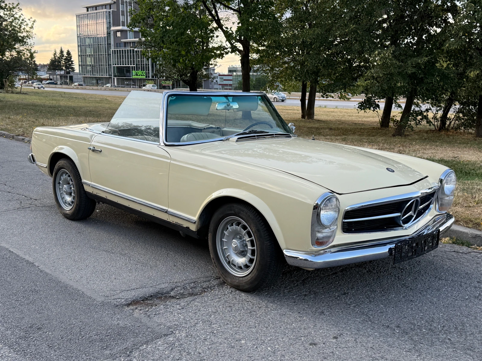 Mercedes-Benz SL 230 SL Pagoda, снимка 1
