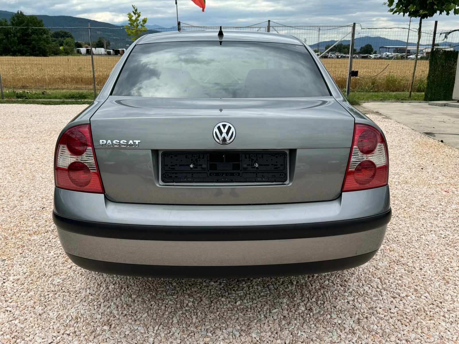 VW Passat 1.6i Климатроник, Подгрев, Люк - изображение 7