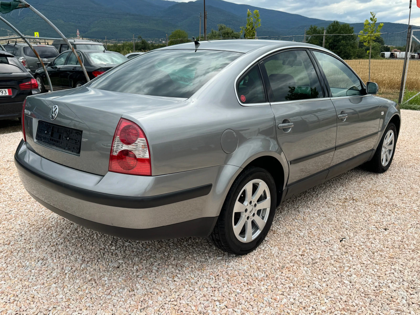 VW Passat 1.6i Климатроник, Подгрев, Люк - изображение 4