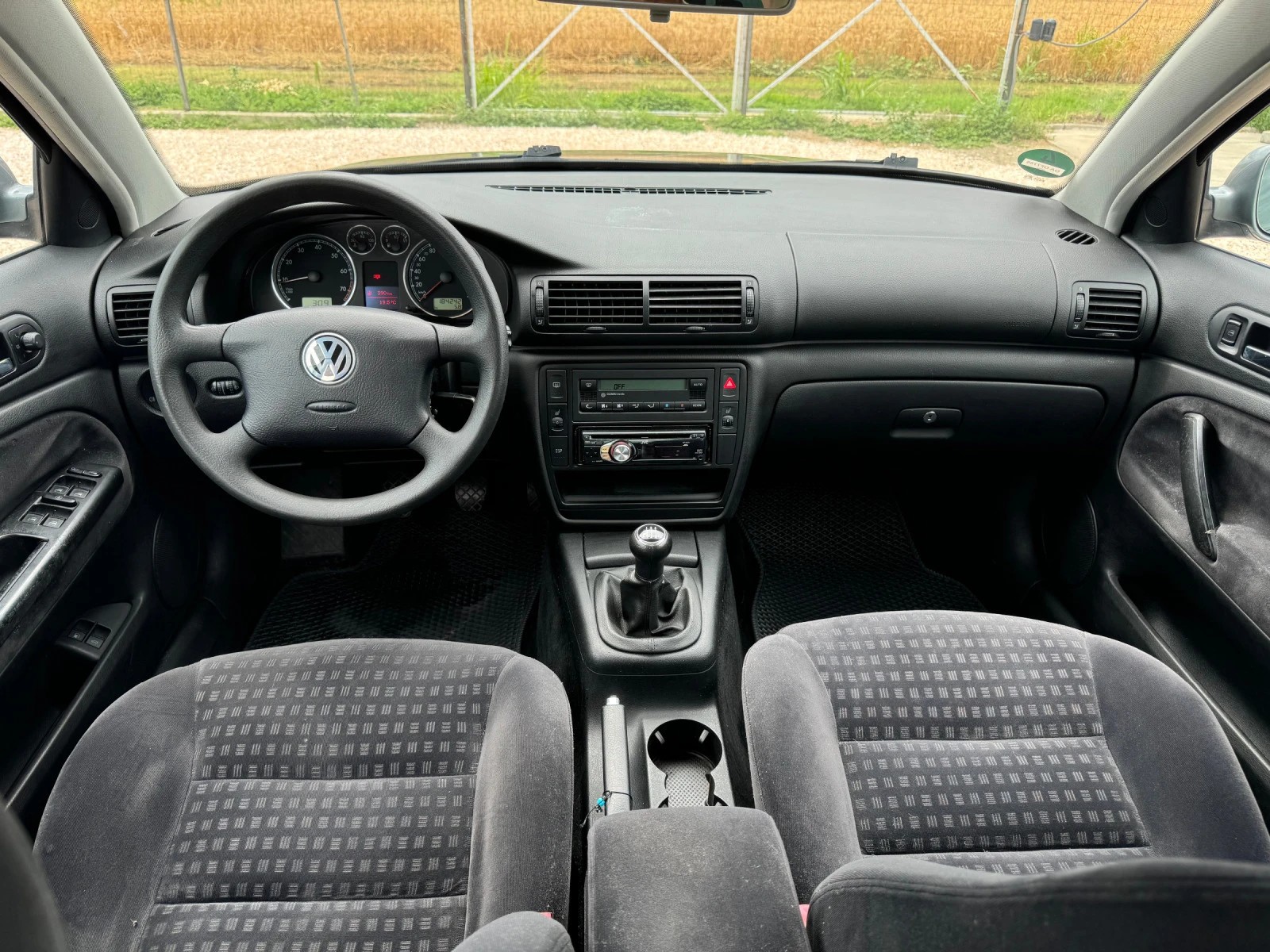 VW Passat 1.6i Климатроник, Подгрев, Люк - изображение 8