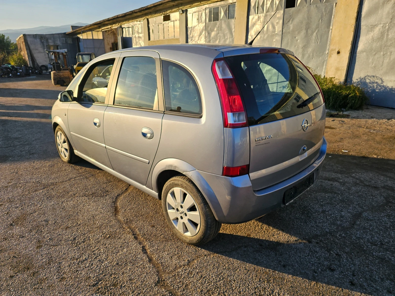 Opel Meriva 1.4 16V Бензин - изображение 3