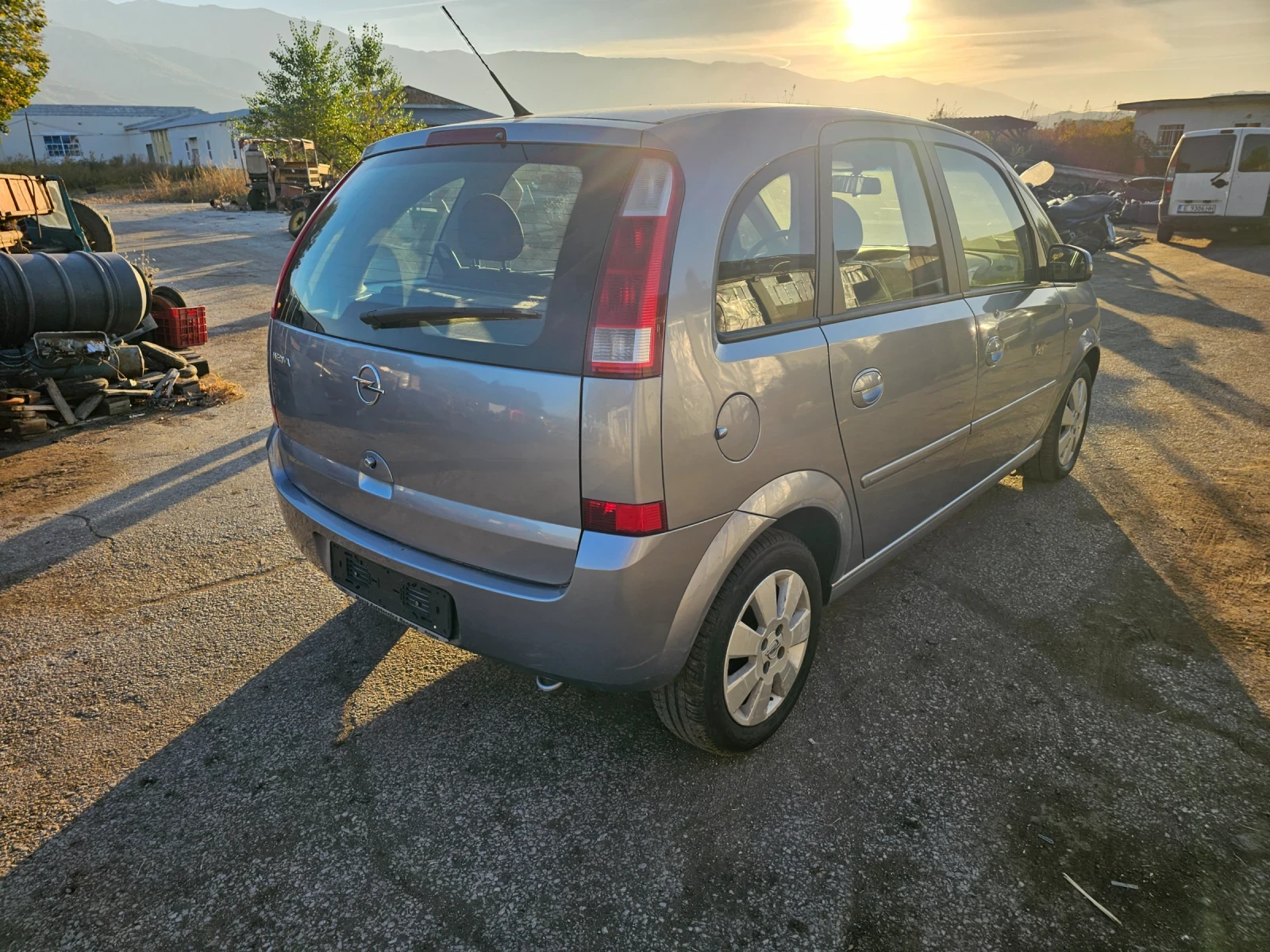 Opel Meriva 1.4 16V Бензин - изображение 4