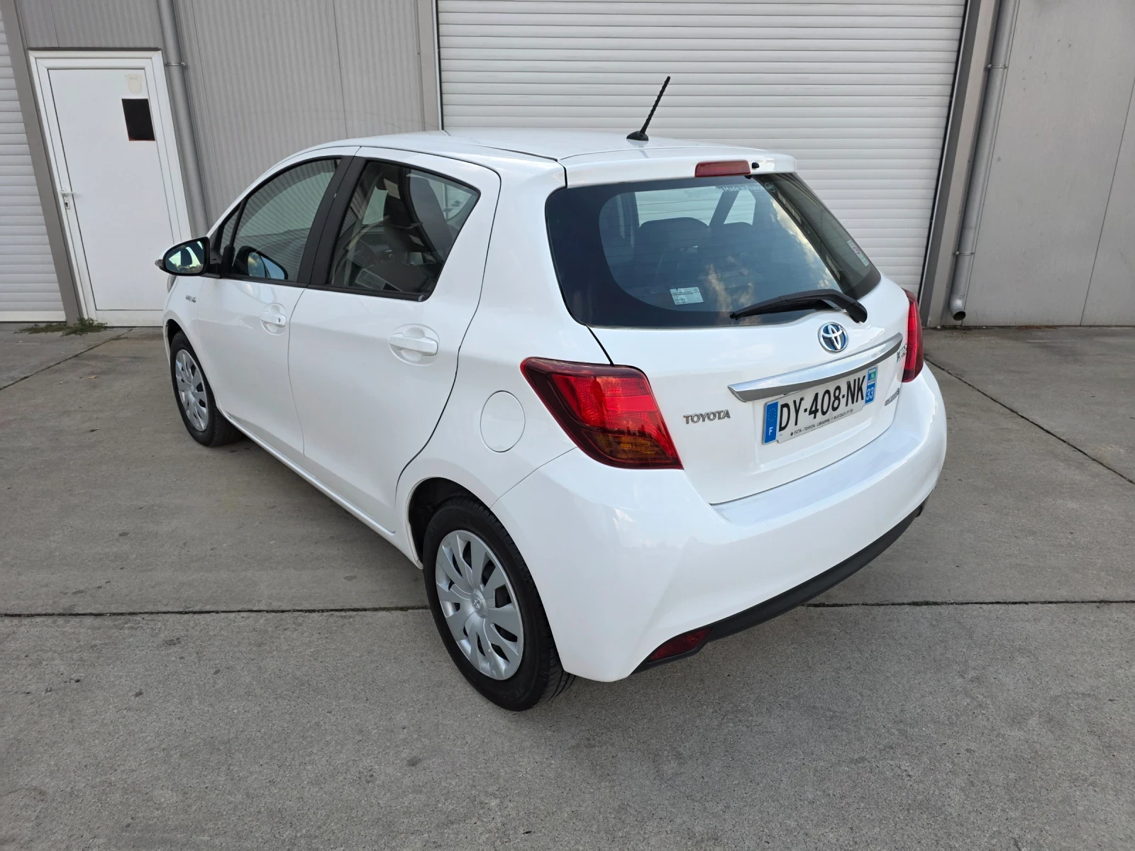 Toyota Yaris 1.5 HYBRID-EURO - изображение 3