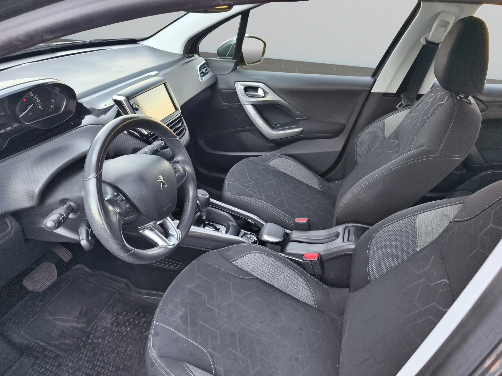 Peugeot 2008 ACTIVE 1.2 e-THP 110 EAT6 EURO 6.2 // 1903194 - изображение 10