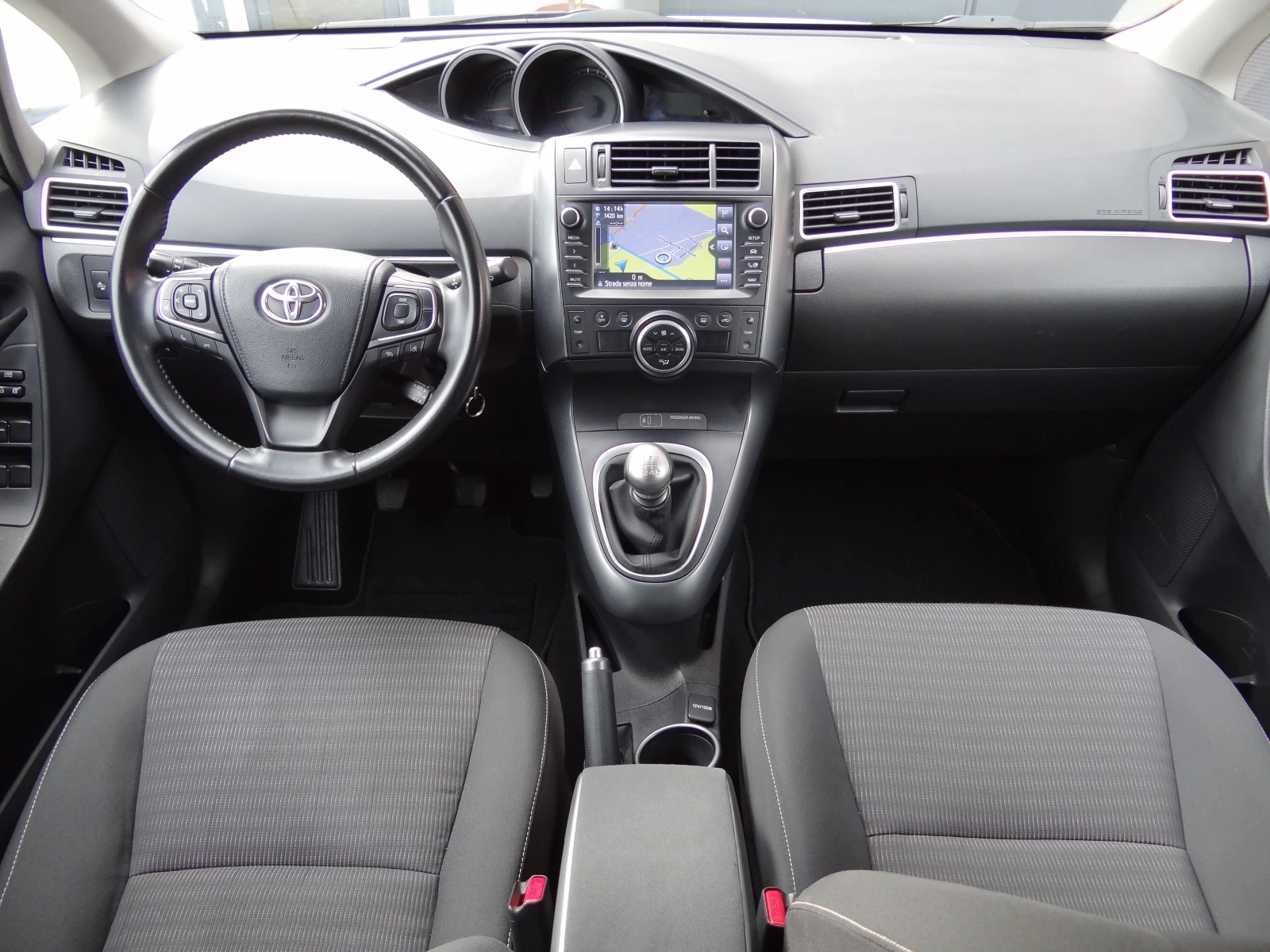 Toyota Verso 1.6i - 132k.c. / Навигация / Камера / Euro-6B / - изображение 9