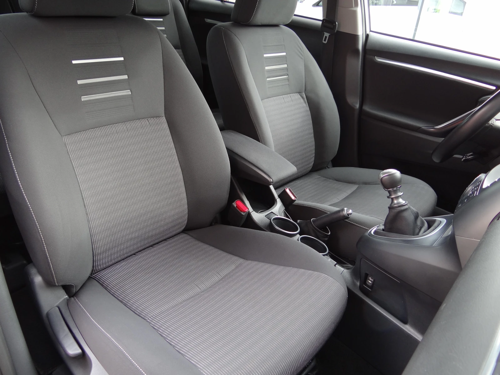 Toyota Verso 1.6i - 132k.c. /  /  / Euro-6B / | Mobile.bg   11