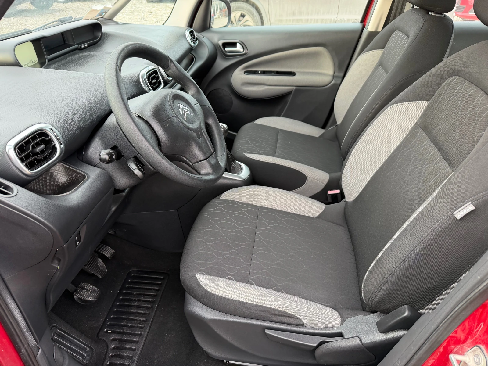 Citroen C3 Picasso 1.6 HDI - изображение 10