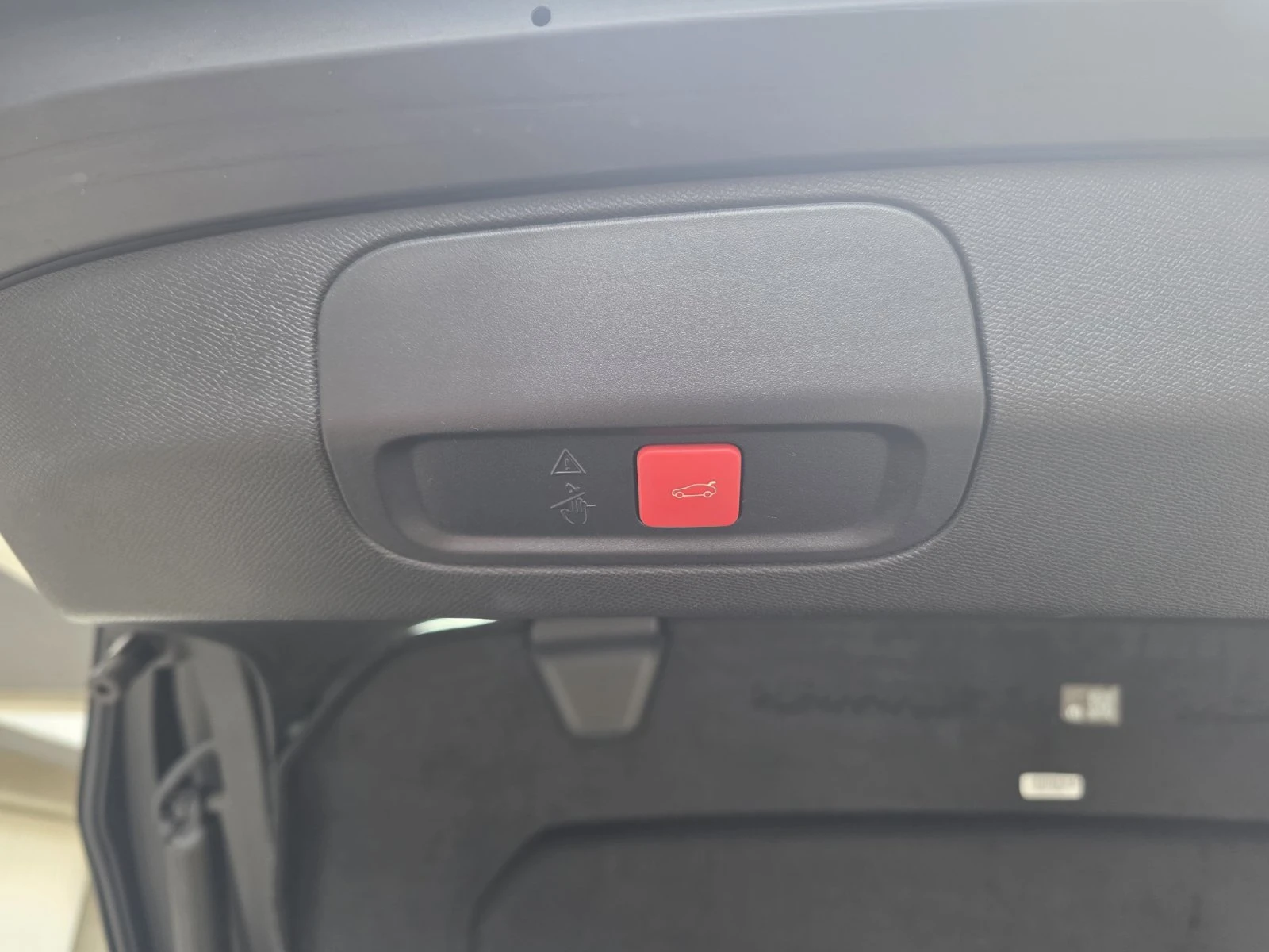 Peugeot 408 GT 1.6 plug-in hybrid e-EAT8 EURO 6.4 , снимка 14 - Автомобили и джипове - 53745345