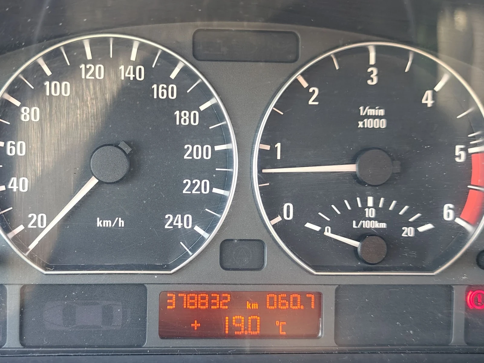 BMW 330 204кс.6ск.задно, снимка 10 - Автомобили и джипове - 54125302