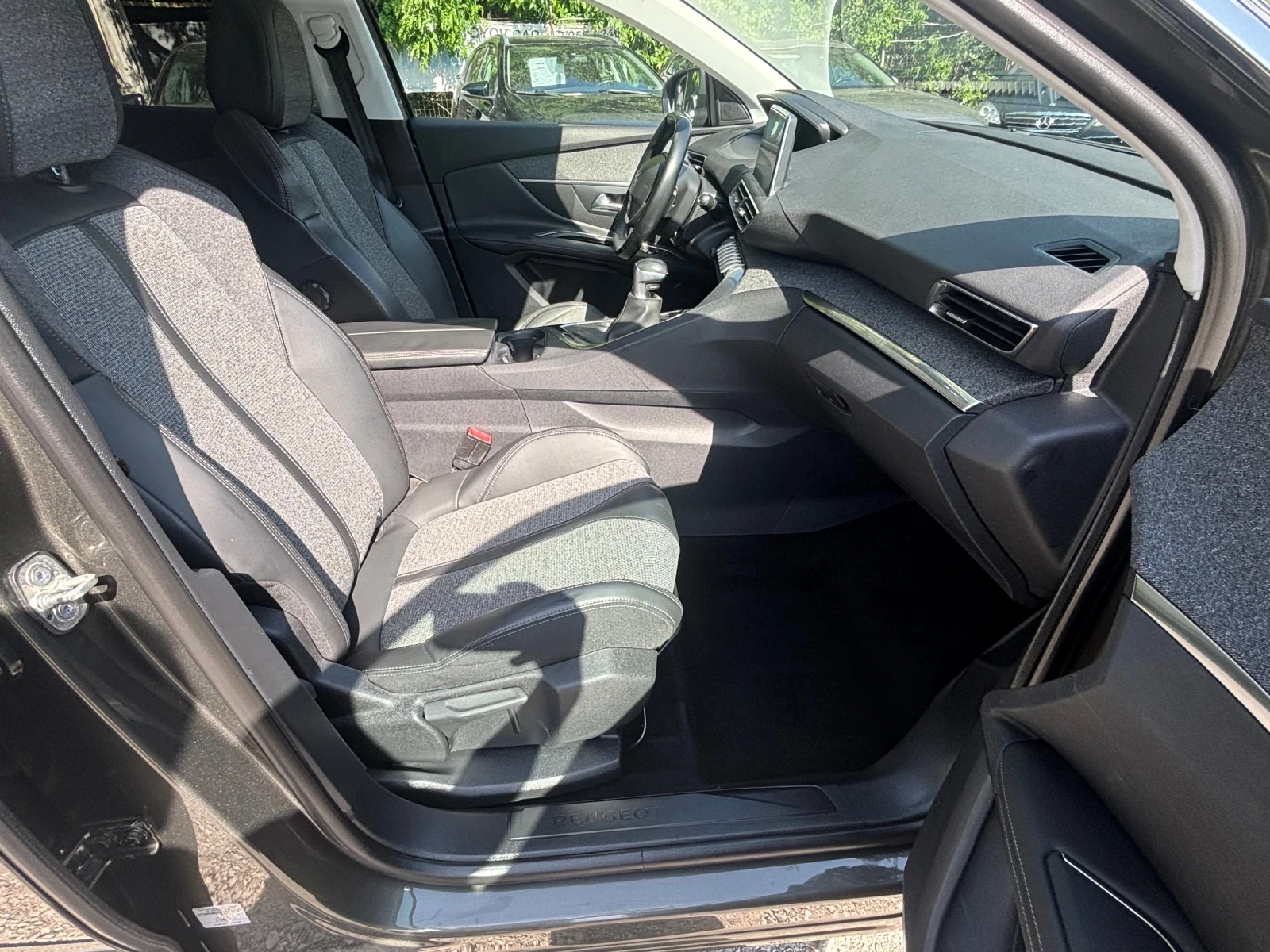 Peugeot 3008 1.6HDI, снимка 9 - Автомобили и джипове - 54740519