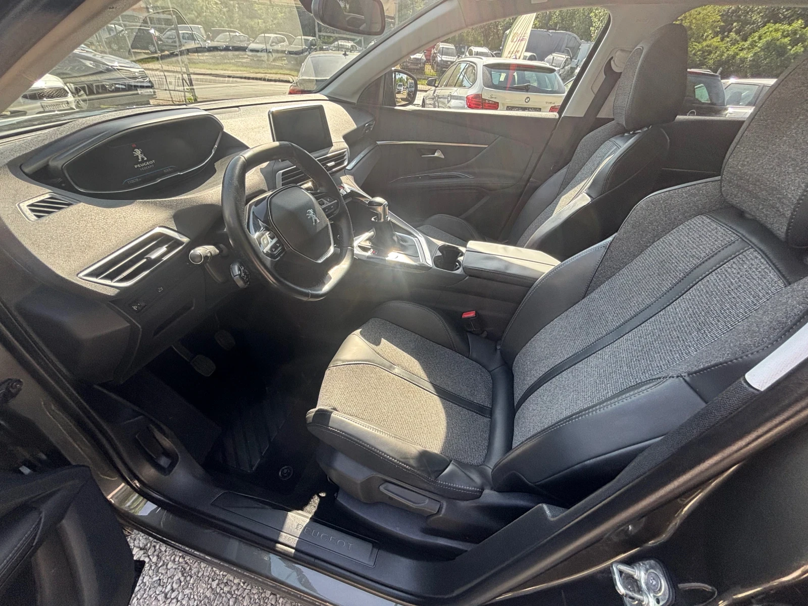 Peugeot 3008 1.6HDI, снимка 12 - Автомобили и джипове - 54740519