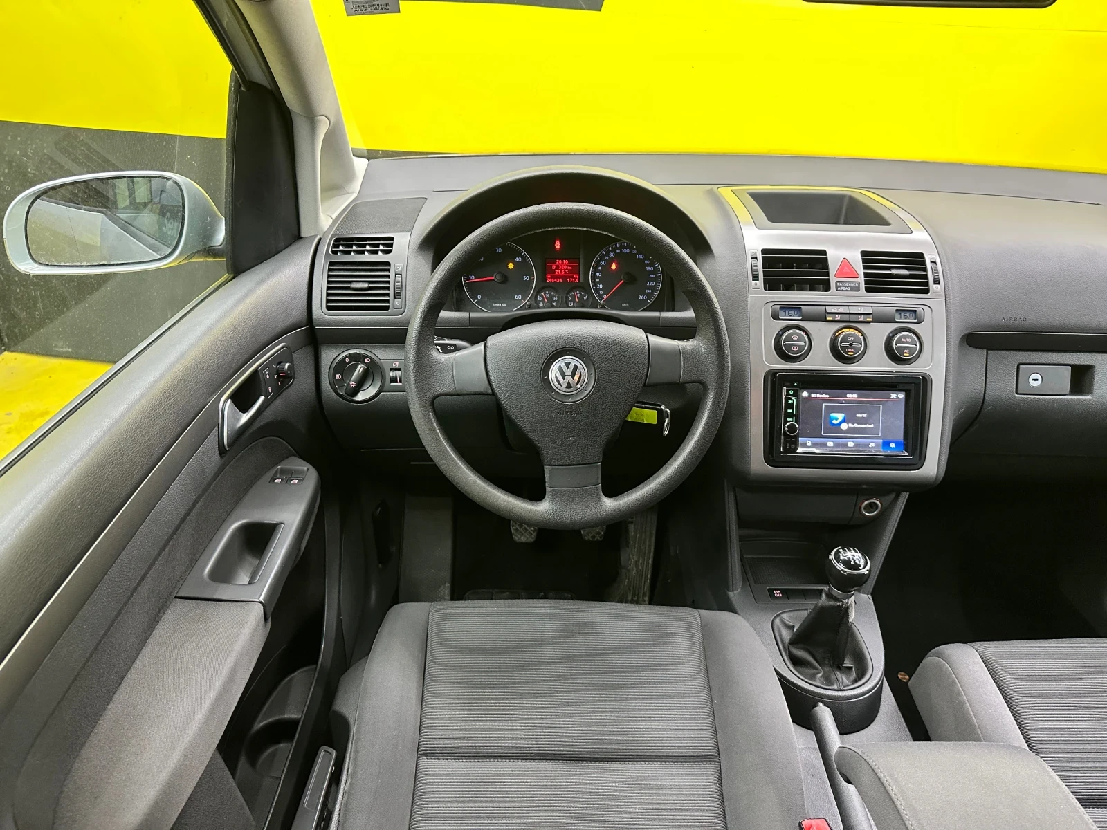 VW Touran Facelift/Germany/7 места, снимка 9 - Автомобили и джипове - 55131328
