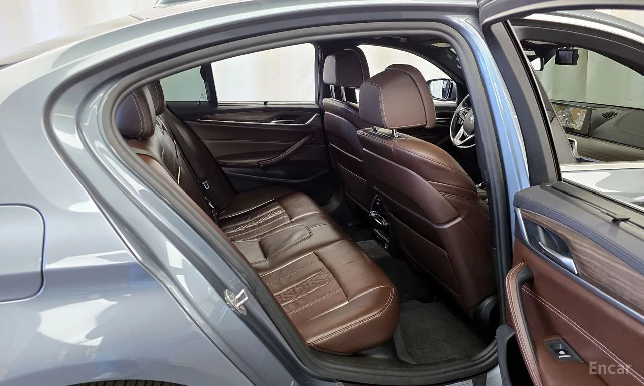 BMW 530 * ФИКСИРАНА ЦЕНА ДО БЪЛГАРИЯ * АВТОКРЕДИТ, снимка 13 - Автомобили и джипове - 55423258
