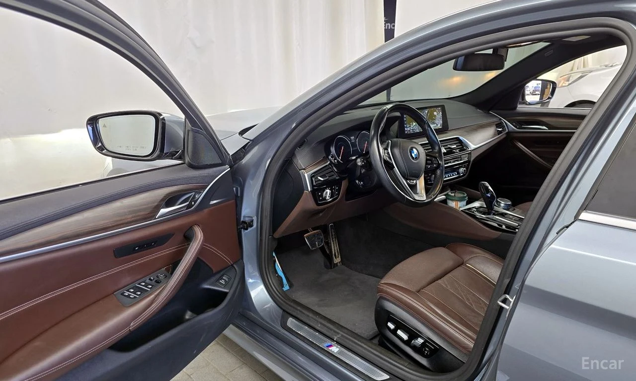 BMW 530 * ФИКСИРАНА ЦЕНА ДО БЪЛГАРИЯ * АВТОКРЕДИТ, снимка 11 - Автомобили и джипове - 55423258