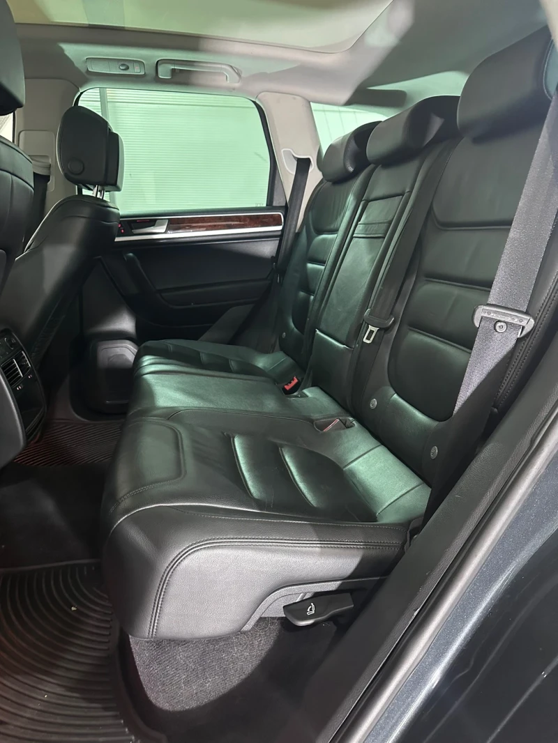 VW Touareg 3.0 TDI, снимка 10 - Автомобили и джипове - 52160576
