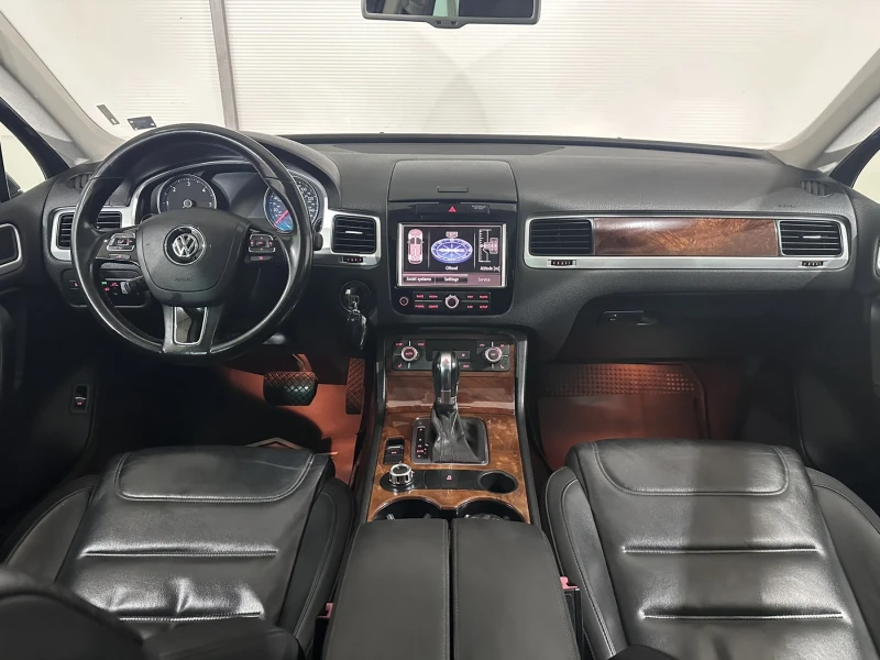 VW Touareg 3.0 TDI, снимка 8 - Автомобили и джипове - 52160576
