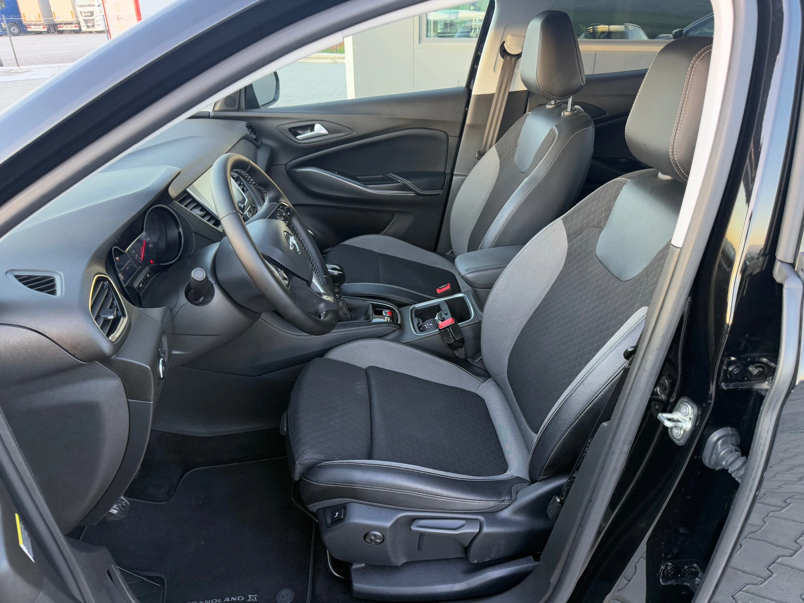 Opel Grandland X 1.2i  | Mobile.bg   11