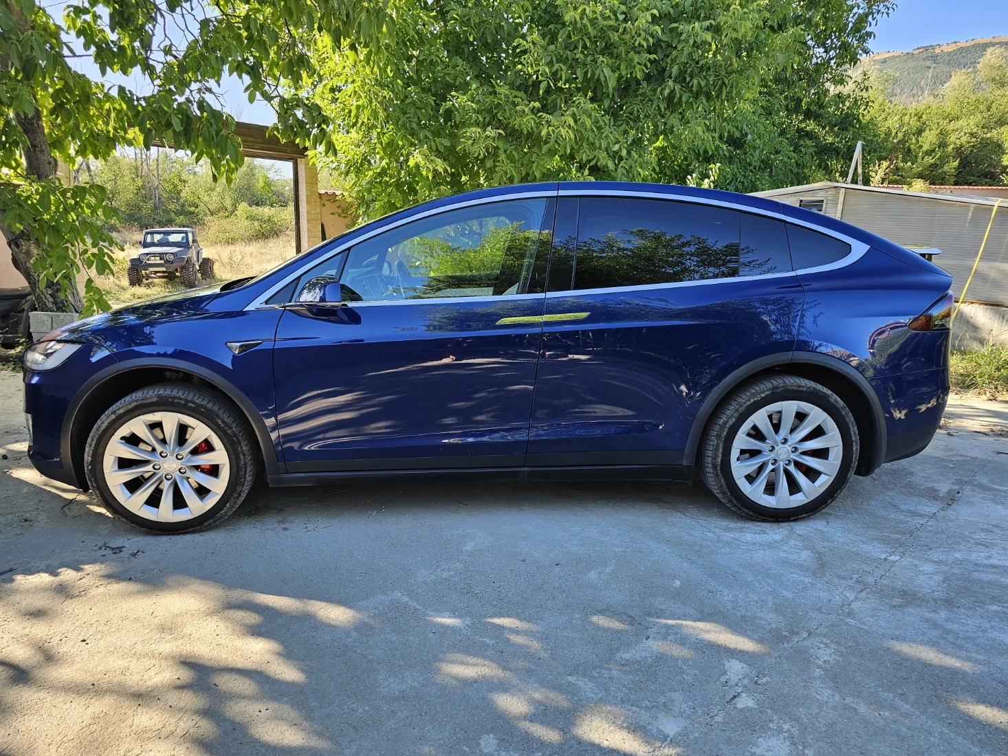 Tesla Model X  - изображение 4