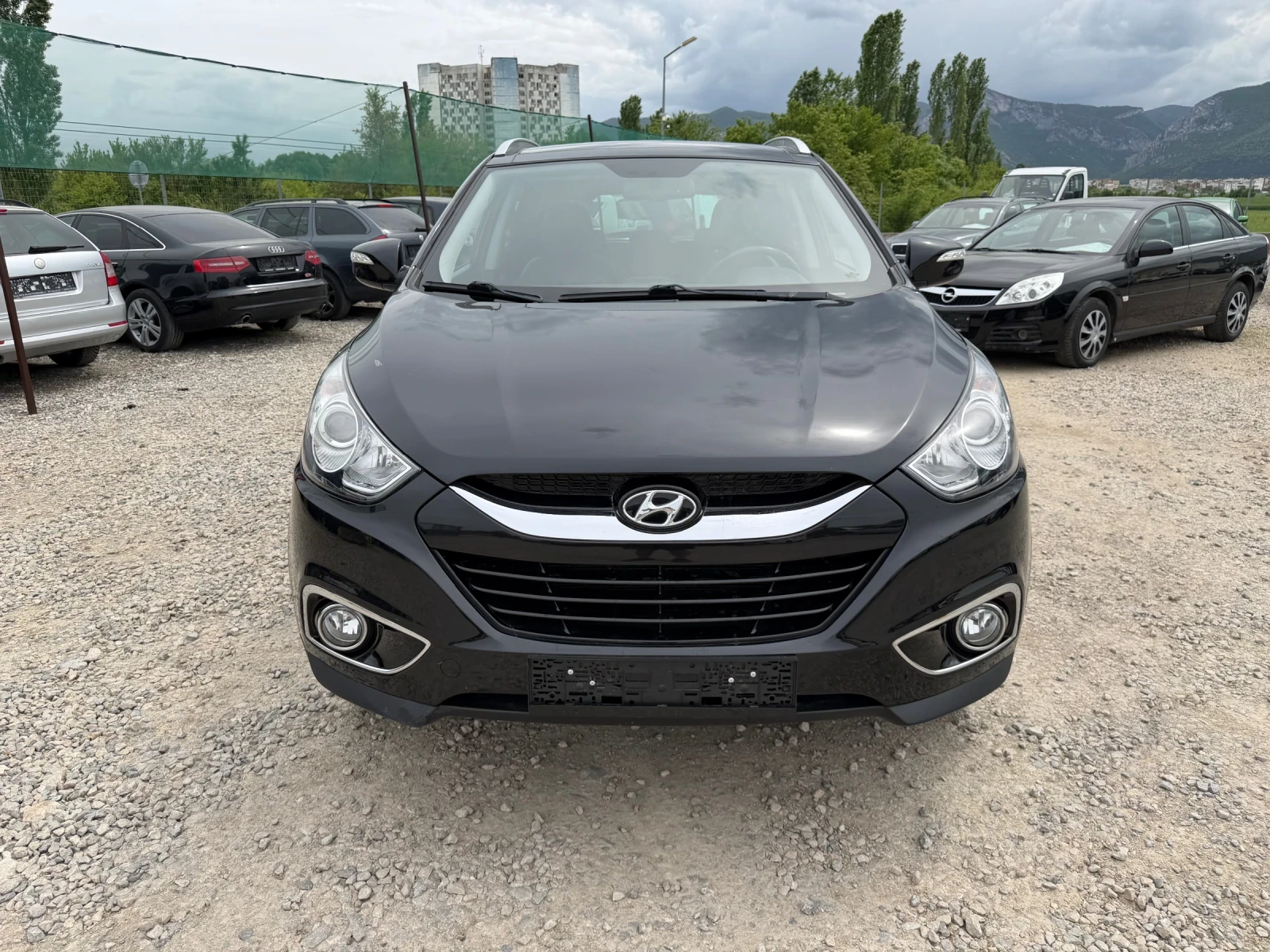 Hyundai IX35 2.0i-163PS-4X4-АВТОМАТИК, снимка 2 - Автомобили и джипове - 54735868