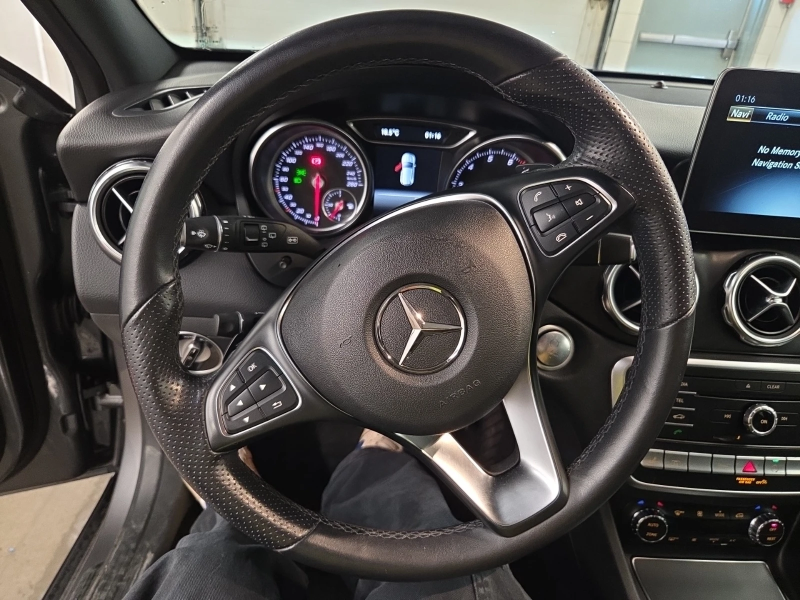 Mercedes-Benz GLA 250  4MATIC , снимка 10 - Автомобили и джипове - 54992403