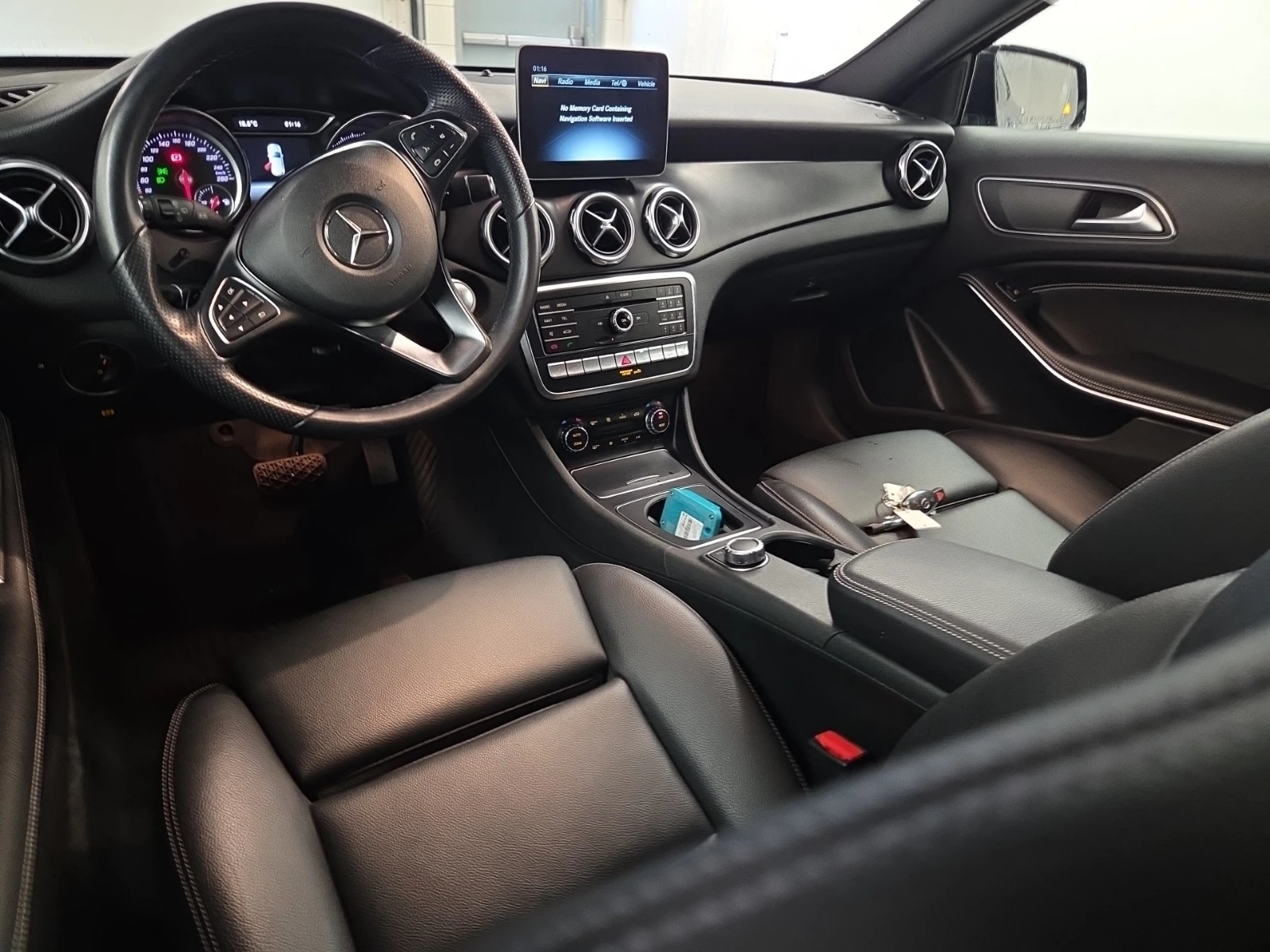 Mercedes-Benz GLA 250  4MATIC , снимка 11 - Автомобили и джипове - 54992403