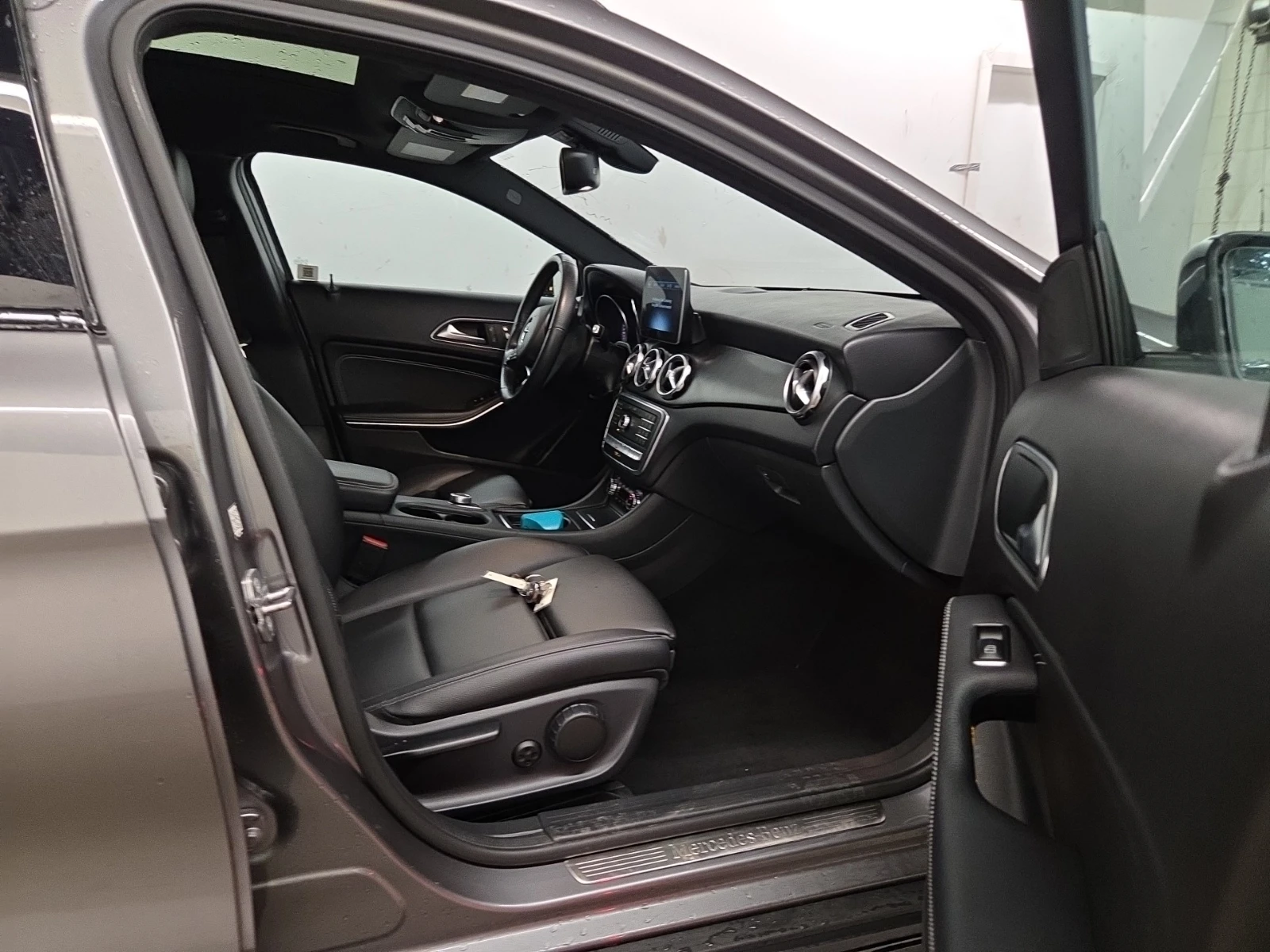 Mercedes-Benz GLA 250  4MATIC , снимка 9 - Автомобили и джипове - 54992403