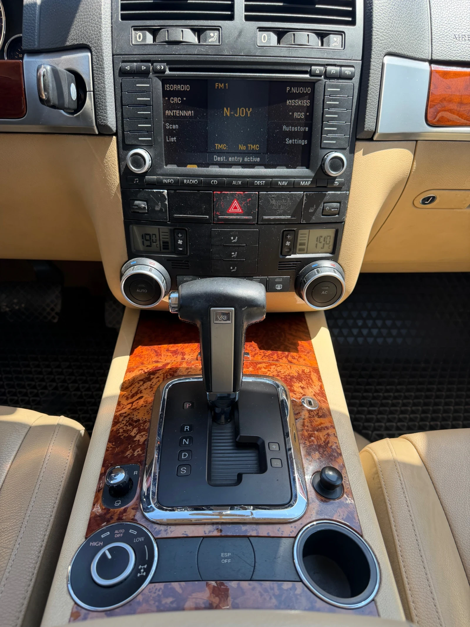 VW Touareg 3.0 4MOTION, снимка 14 - Автомобили и джипове - 55364402