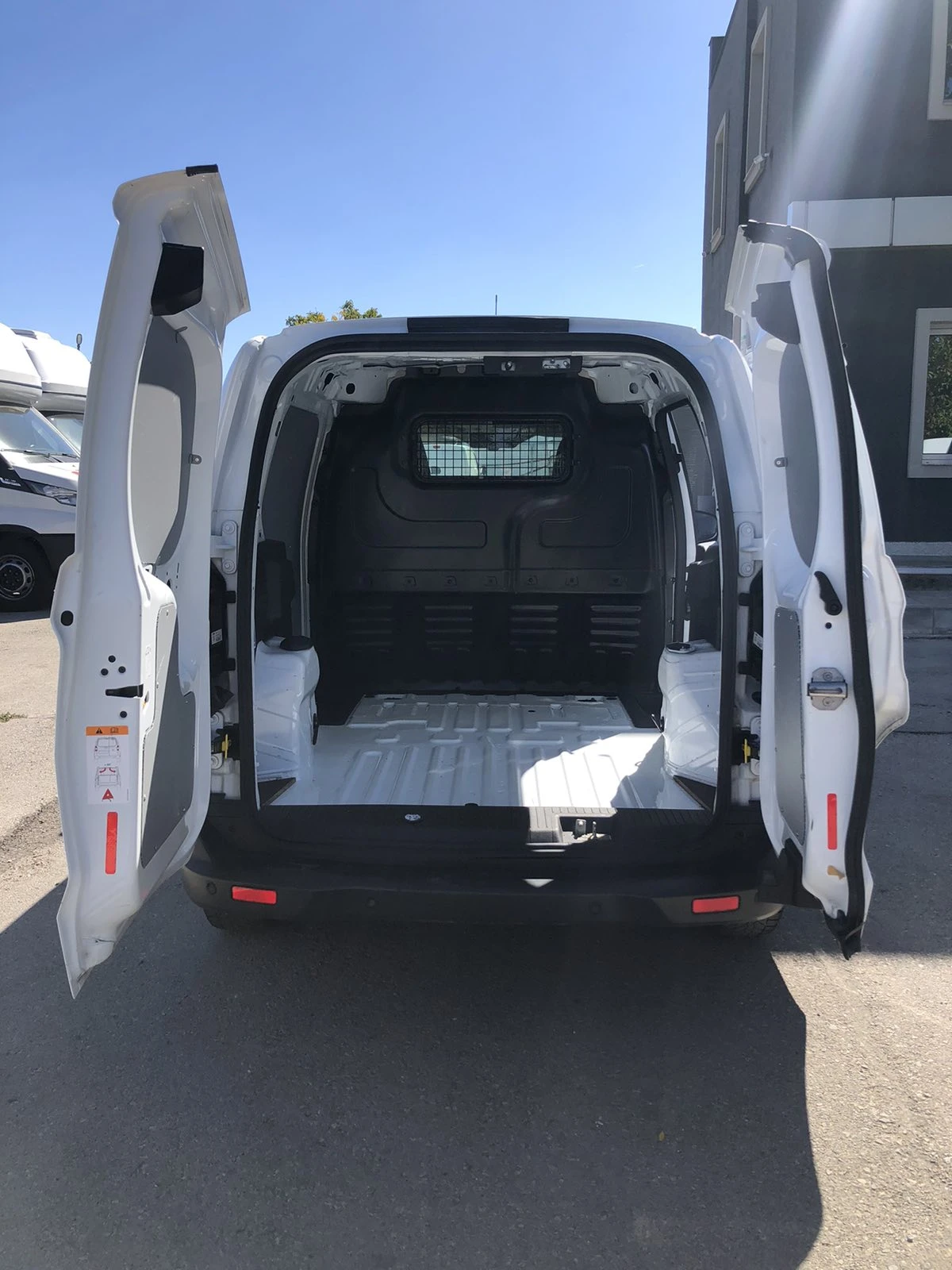 Ford Transit Courier 2022г. - изображение 8