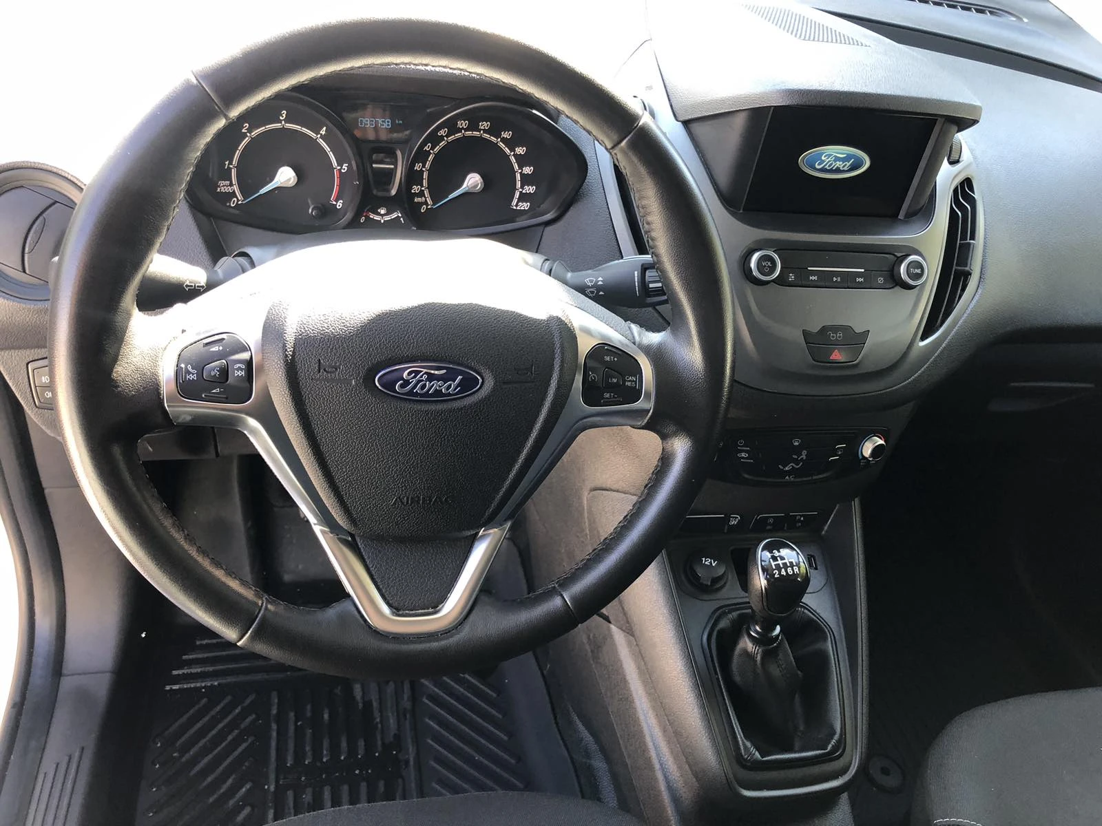 Ford Transit Courier 2022г. - изображение 10