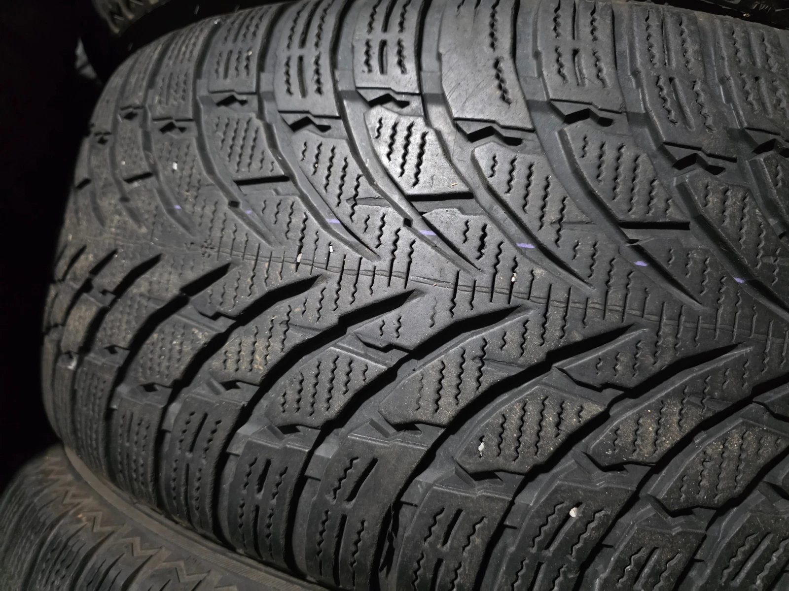 Гуми Зимни 235/55R18