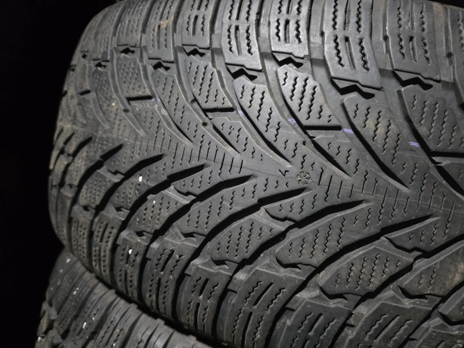 Гуми Зимни 235/55R18, снимка 3 - Гуми и джанти - 53961571