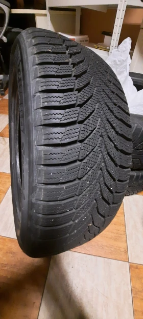 Гуми Зимни 225/55R17, снимка 1 - Гуми и джанти - 48689791