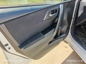 Toyota Auris, снимка 9