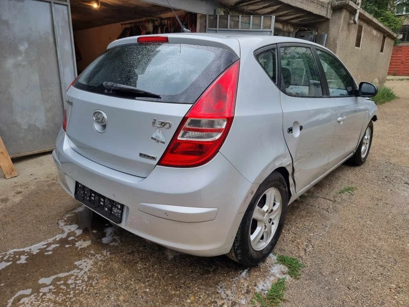 Hyundai I30 1.6 CRDI/DPF, снимка 10 - Автомобили и джипове - 42092861