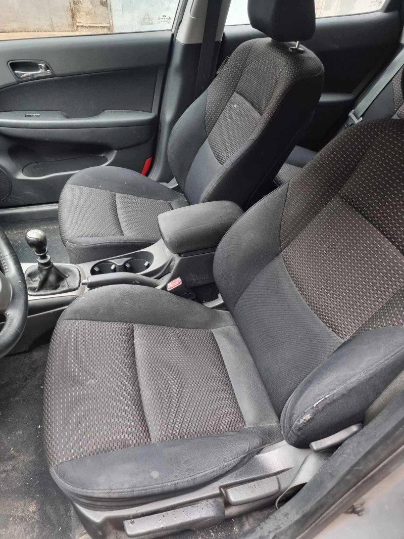 Hyundai I30 1.6 CRDI/DPF, снимка 5 - Автомобили и джипове - 42092861