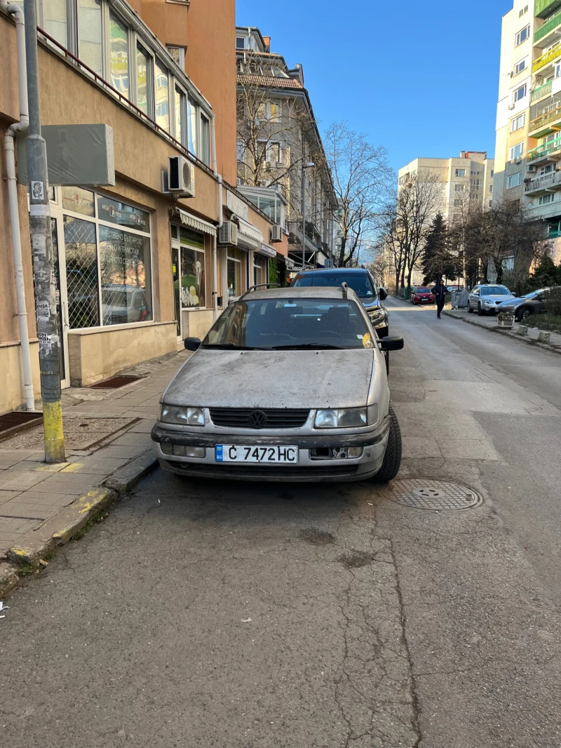 VW Passat, снимка 1 - Автомобили и джипове - 49004379