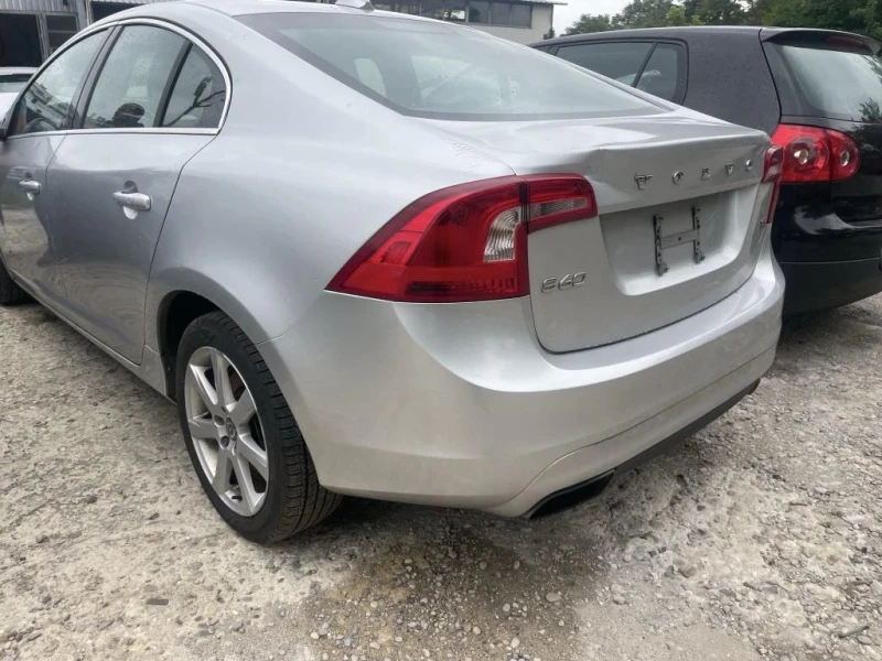 Volvo S60 2.0i, снимка 3 - Автомобили и джипове - 49038187