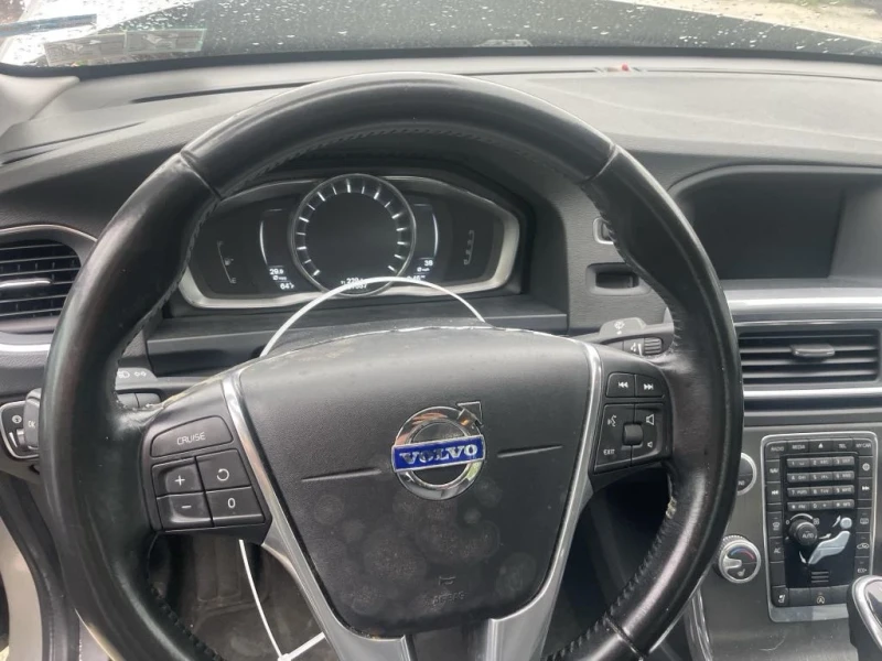 Volvo S60 2.0i, снимка 4 - Автомобили и джипове - 49038187