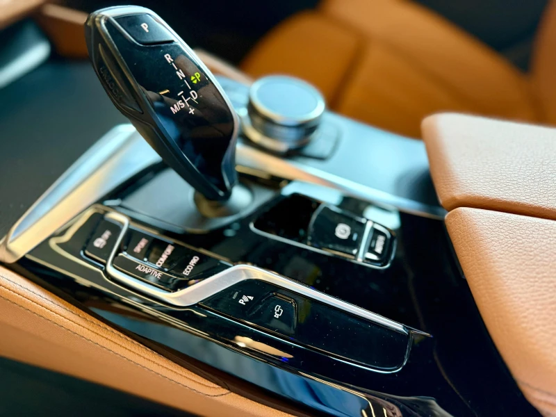 BMW 540 Xdrive* CarPlay* M Pack* Лизинг* HeadUp* Laser, снимка 13 - Автомобили и джипове - 51659099