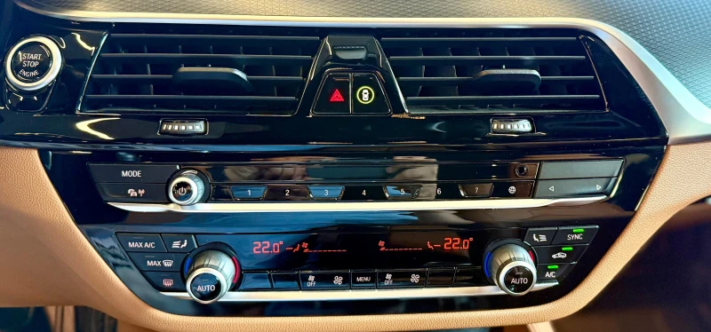 BMW 540 Xdrive* CarPlay* M Pack* Лизинг* HeadUp* Laser, снимка 14 - Автомобили и джипове - 51659099