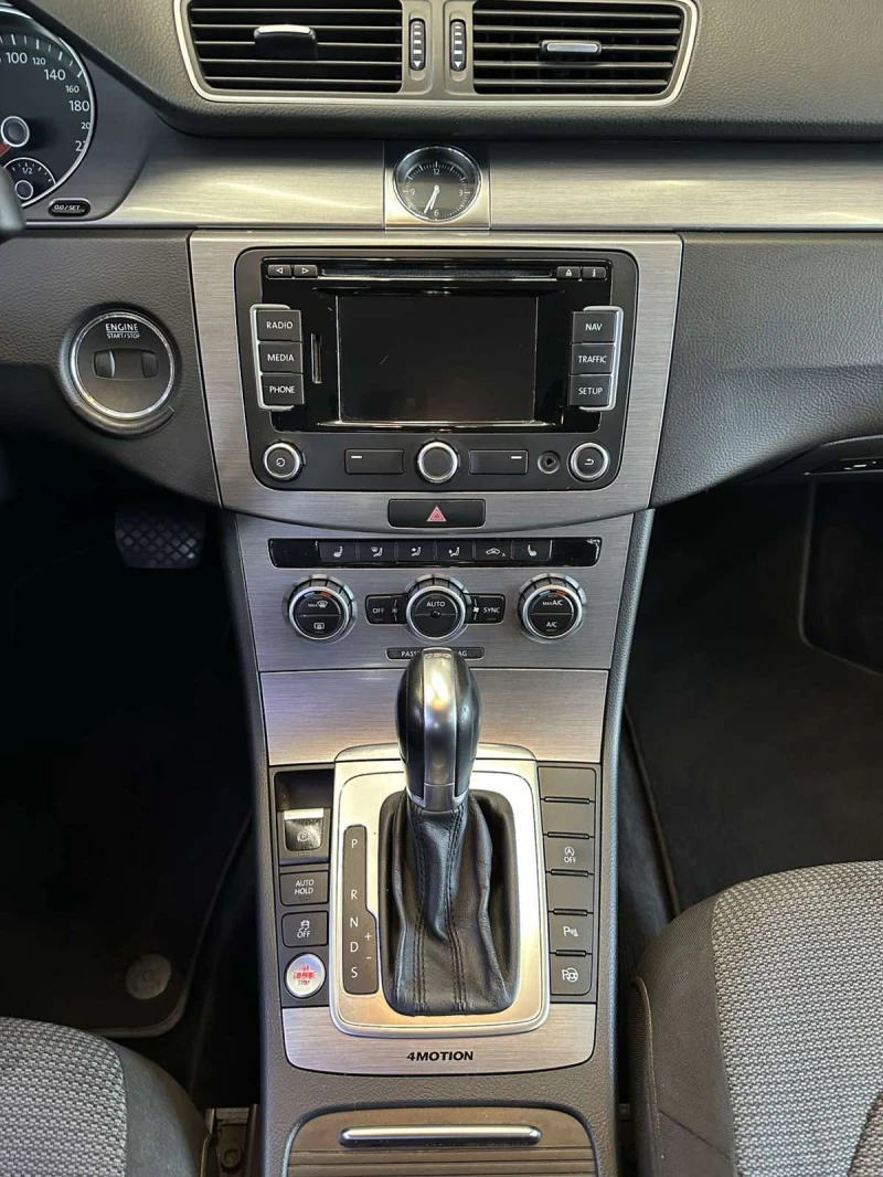 VW Passat, снимка 5 - Автомобили и джипове - 52409757