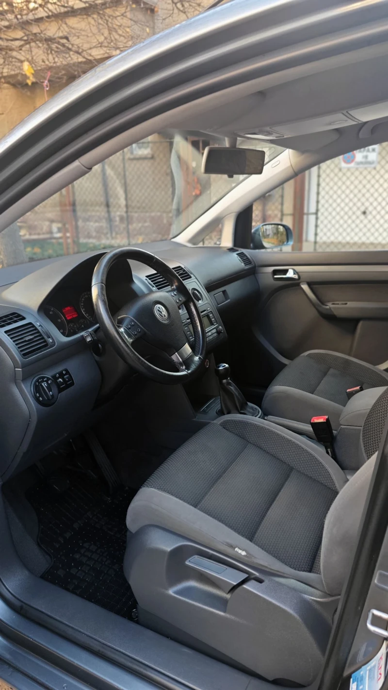 VW Touran, снимка 9 - Автомобили и джипове - 52418248